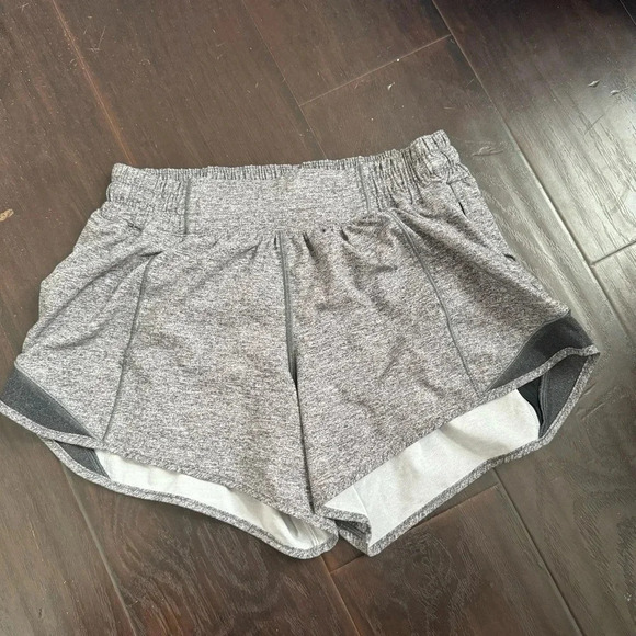 Lululemon Tracker Low-Rise Lined Short 4" 6 - Picture 4 of 7